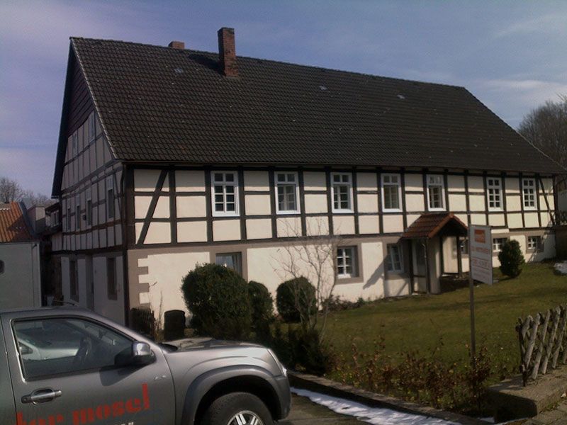 Frisch sanierte Fassade an einem Altbau